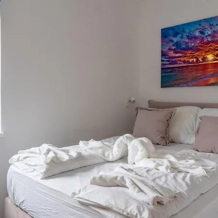 Gorgeous In With Wifi Apartman Vir